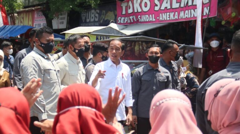 Kehadiran Presiden Jokowi Di Nganjuk Heboh Layaknya Magnet Bagi Warga Setempat